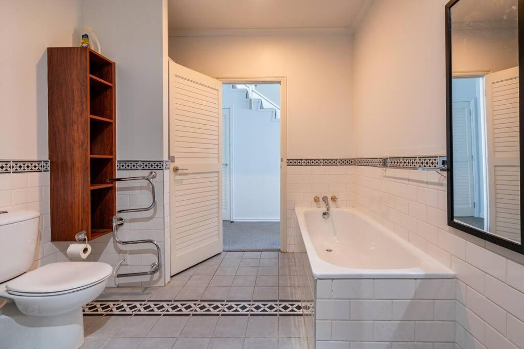 Spacious Penthouse With Spectacular Harbour Views! 奥克兰 外观 照片