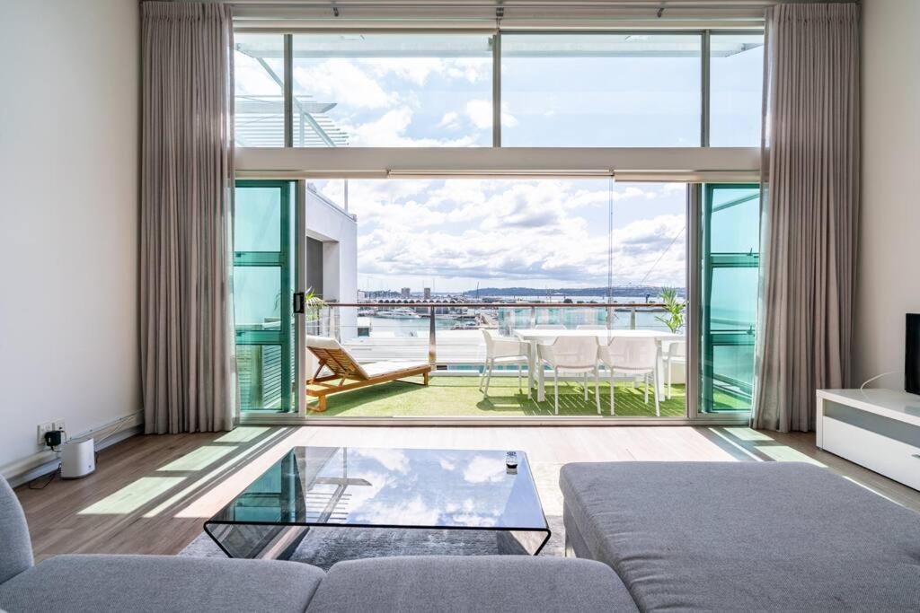 Spacious Penthouse With Spectacular Harbour Views! 奥克兰 外观 照片